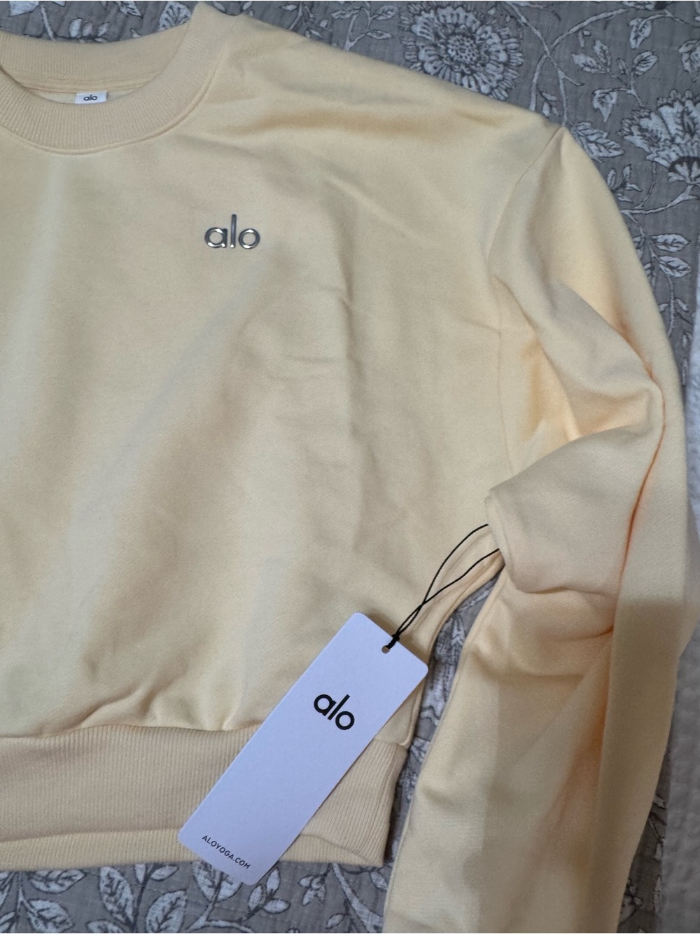ALO candlelight yellow Yoga CROPPED Accolade crewneck - Picture 3 of 11